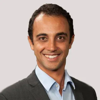 Portrait photo of Masoud Hayatdavoodi