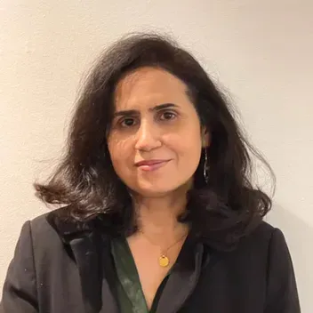 Portrait photo of Seemab Farooqi