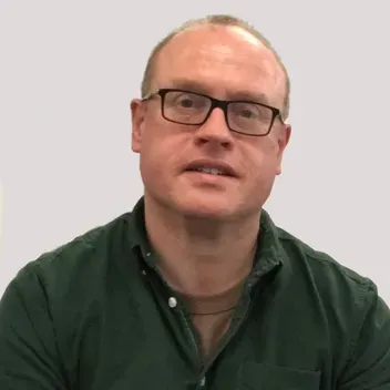 Portrait photo of Thomas Dyer