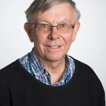 portrait of Lyn Jones