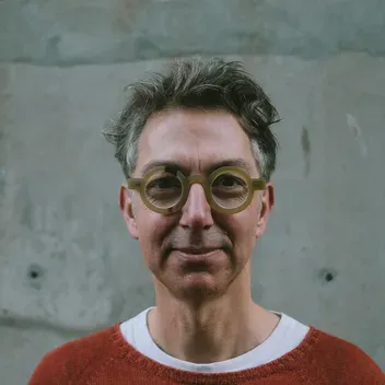 Portrait photo of Graham Pullin