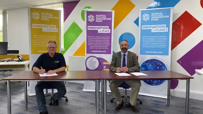 John Reid, MSIP CEO and John Rowan, the University of Dundee Vice-Principal (Research, Knowledge Exchange and Wider Impact) sign the memorandum of understanding.