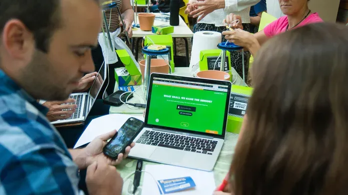 2 people looking at a computer