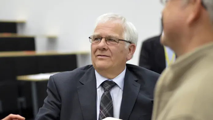 Picture of Eddie Small in lecture theatre