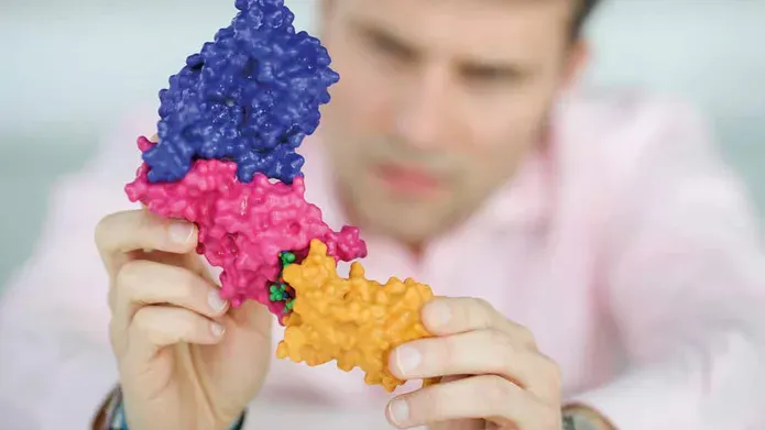 Alessio Ciulli holding a 3D model