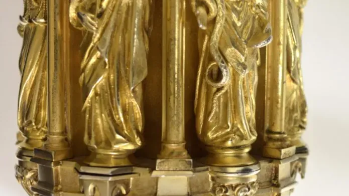 figure of Mary in an alcove on the University mace