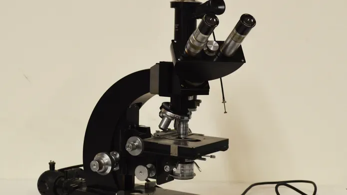 An image of a microscope used by Dr Ann Sanderson in the 1930s