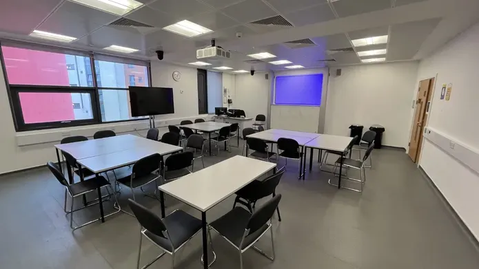 Dalhousie 1S18 - four sets of square tables with chairs and two screens