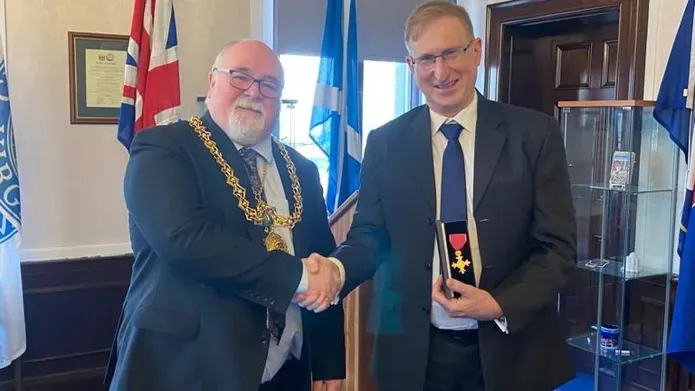 Prof Jason Swedlow receives his OBE medal from Lord Provost Bill Campbell