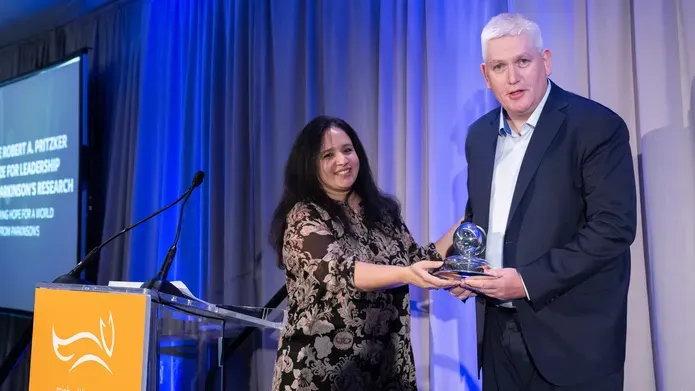 Professor Dario Alessi receiving the award