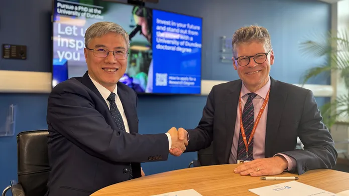 Professor Rory McCrimmon (right)  shaking hands with the Dean of the Chinese delegation