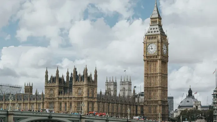 A landscape image of Big Ben and the House of Commons, on a sunny day