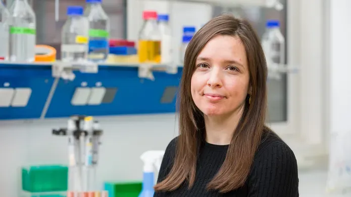 Dr Claudia Martinho in her lab