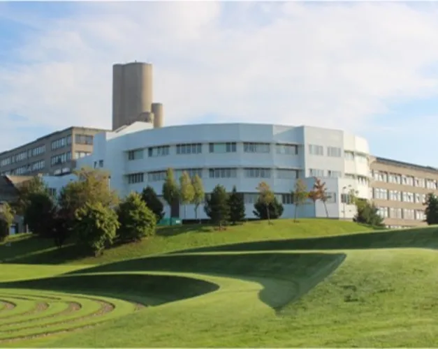 ninewells hospital building on rolling green hill 