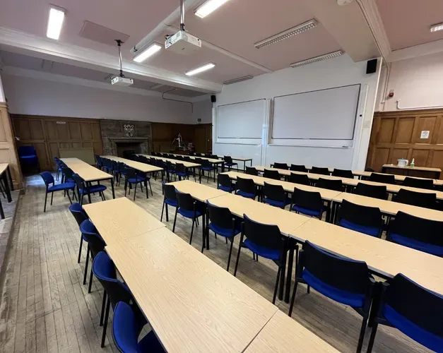 1 Perth Road Accountancy Lecture Theatre with rows of tables and two white screens