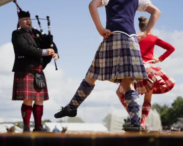 highland dancers