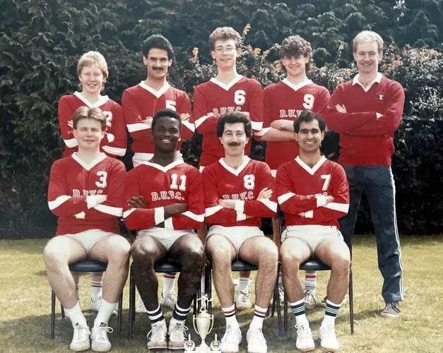 DUVA (volleyball club) posing for a team photo in their outfits