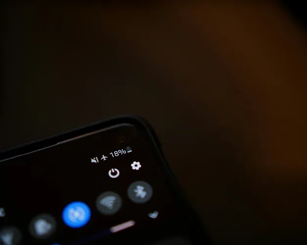 A shot of a mobile phone screen showing a low perecentage of battery available