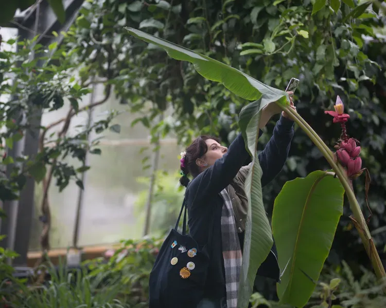 Student in Botanic Gardens
