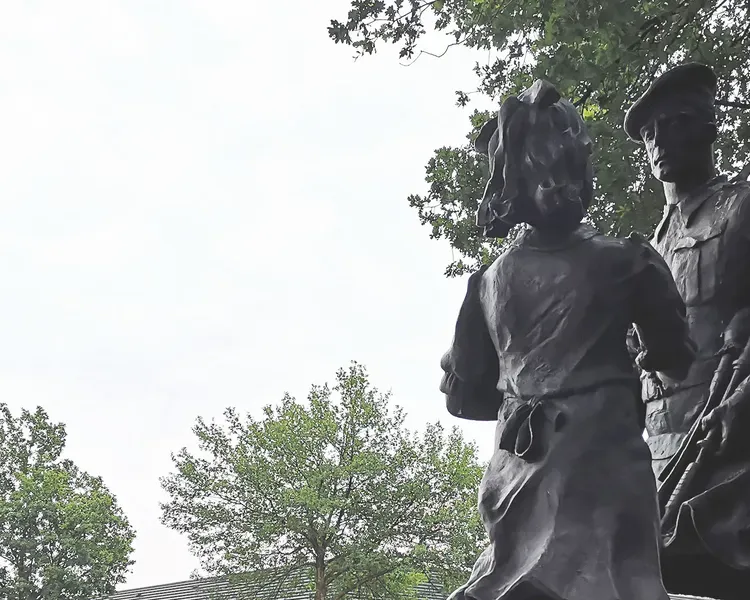 Photo of statues of a soldier and young girl