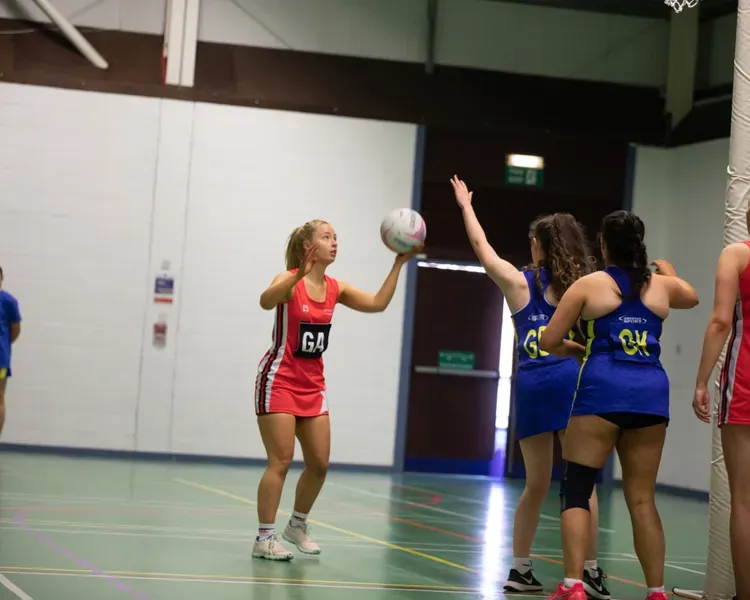 women playing indoor netball