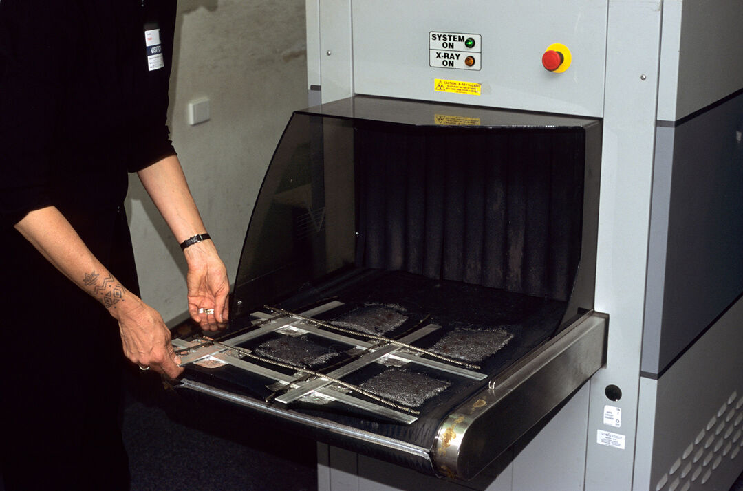 An xray machine with tartan construction