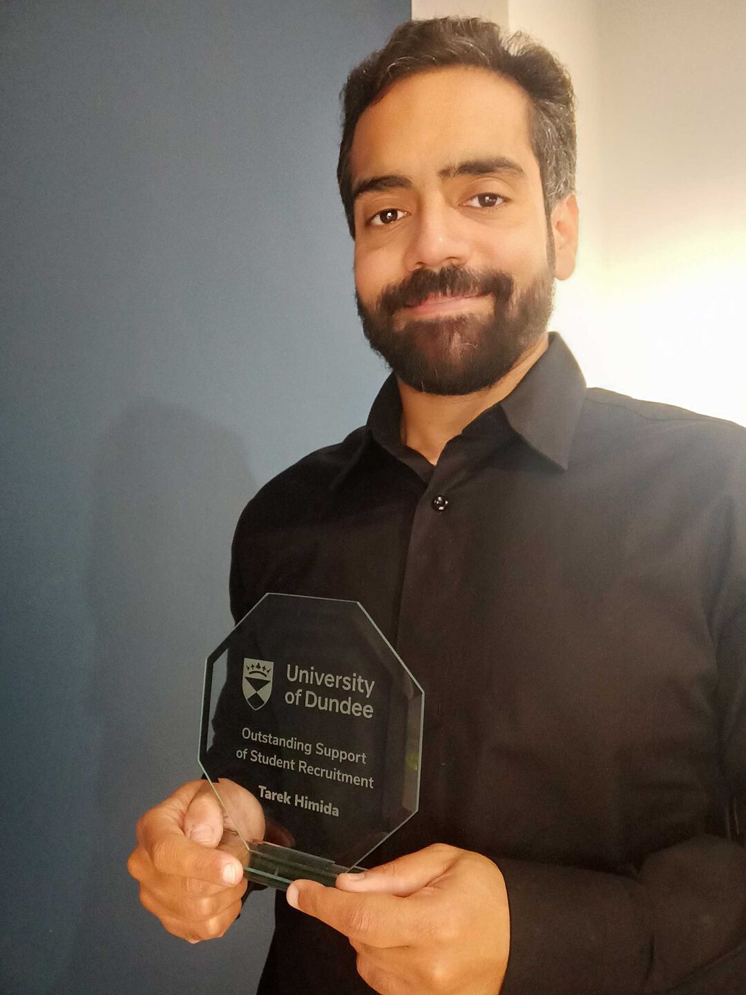 Tarek Himida with his Outstanding Support of Student Recruitment Award from the Bridge Alumni Awards 2024
